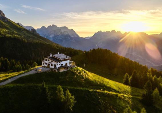 rifugio-scarpa-outside